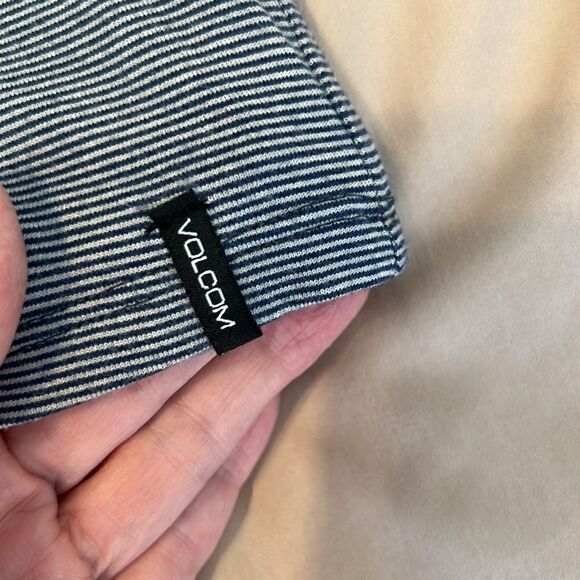 Volcom size M long sleeve cold shoulder black and white strip knit top GUC - Picture 5 of 12